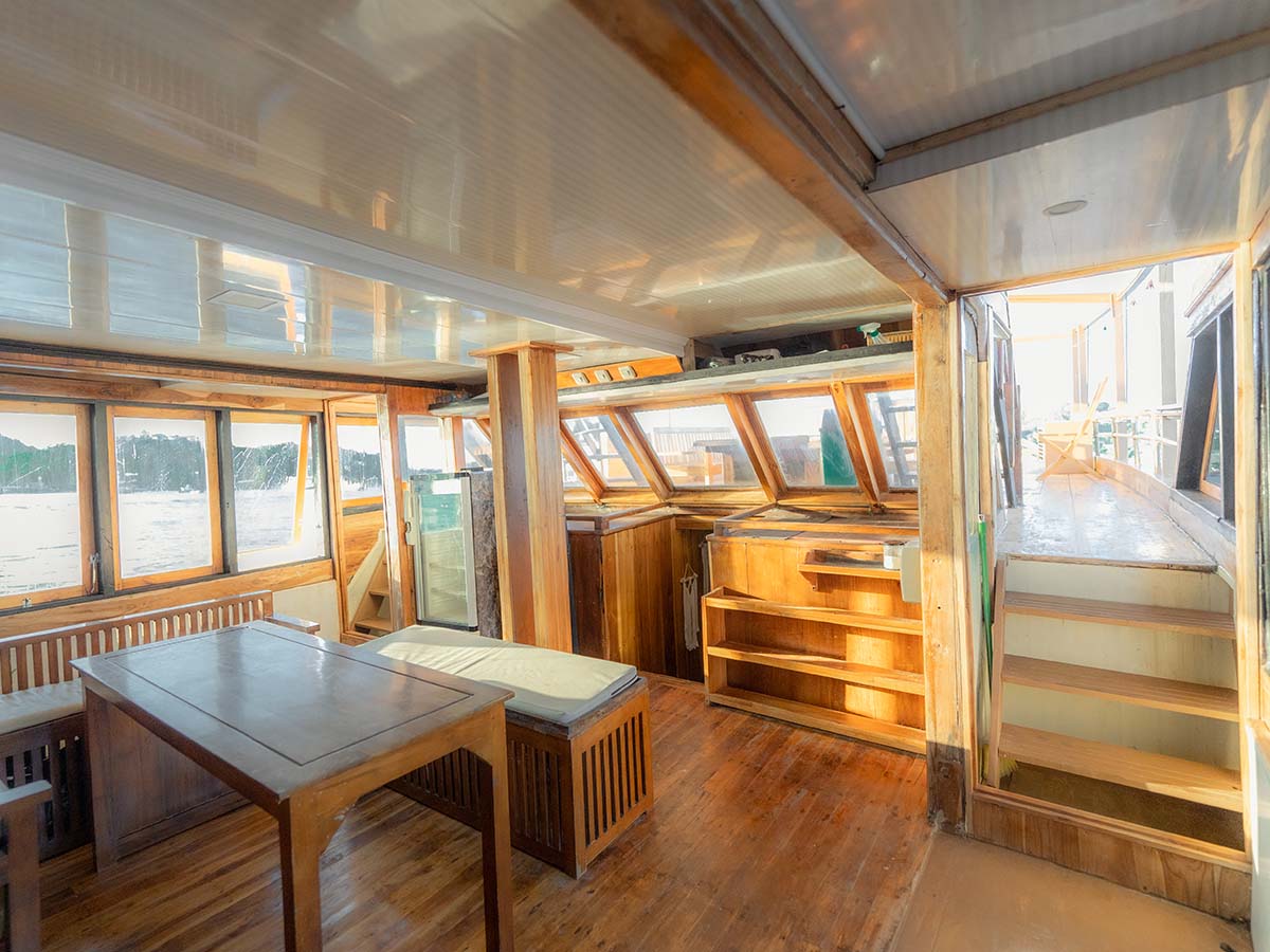 Almadira Superior Phinisi Boat (Shared and Private Charter)