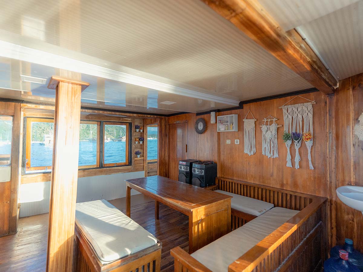 Almadira Superior Phinisi Boat (Shared and Private Charter)