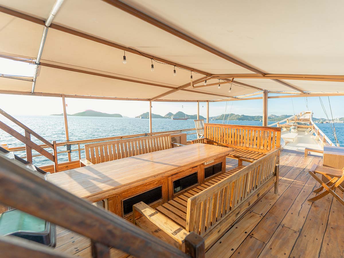 Almadira Superior Phinisi Boat (Shared and Private Charter)
