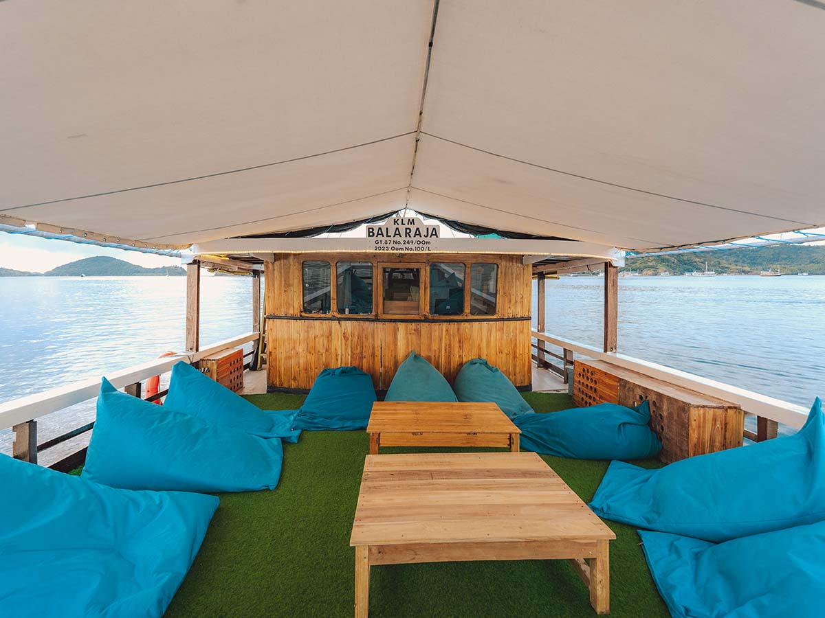 Balaraja Superior Phinisi Boat (Shared and Private Charter)