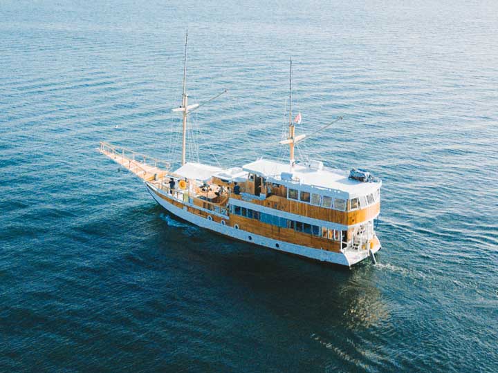 Deluxe Phinisi