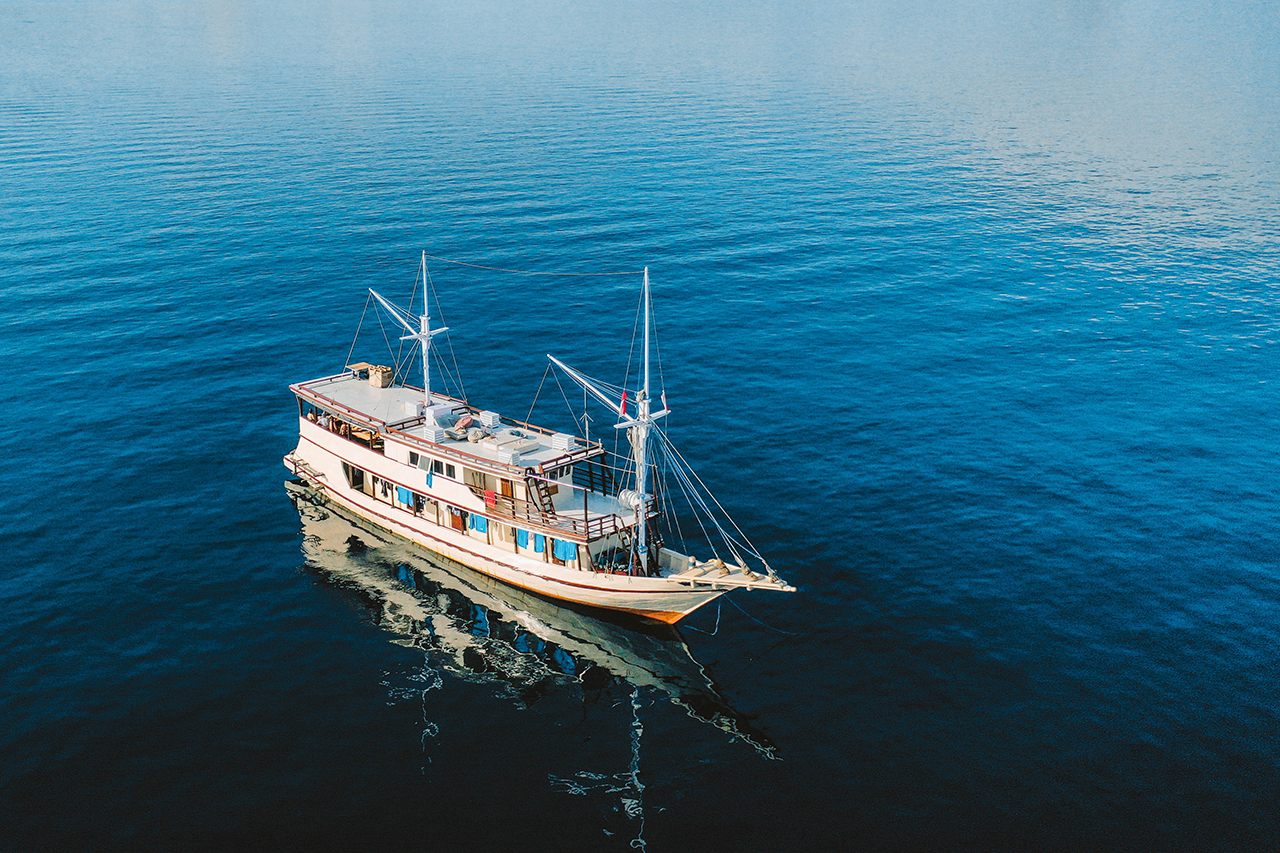 Sailing Bajo boat