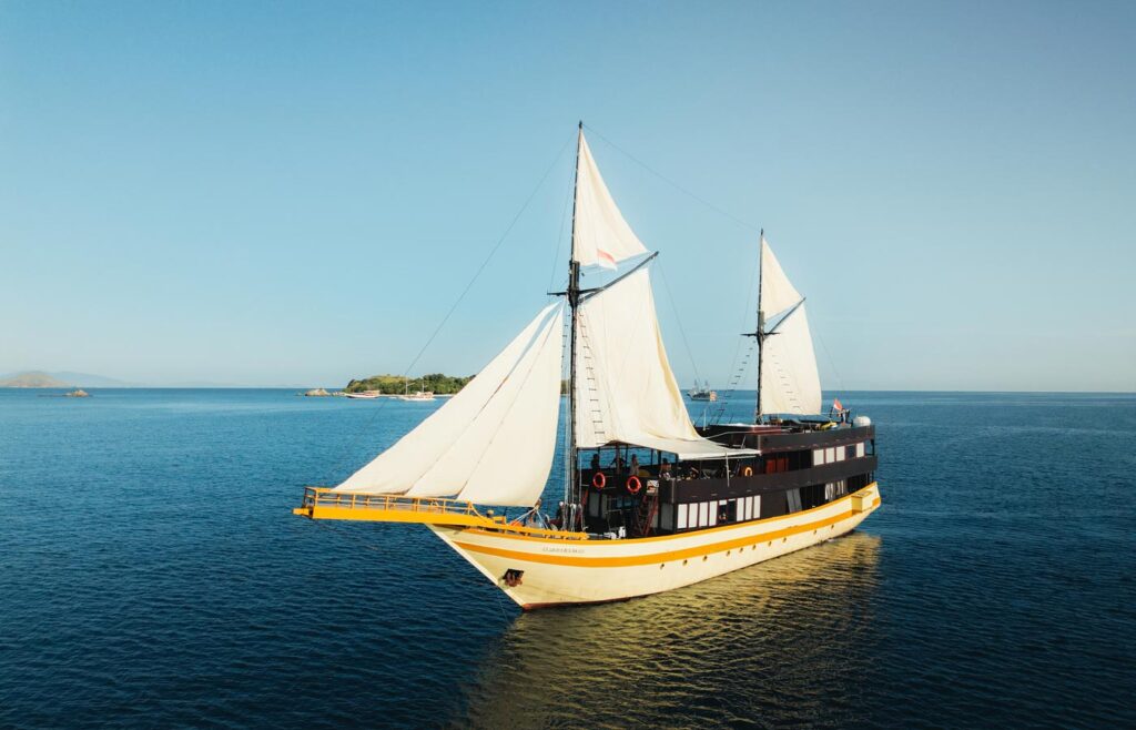 Komodo Liveaboard Lamborajo 3